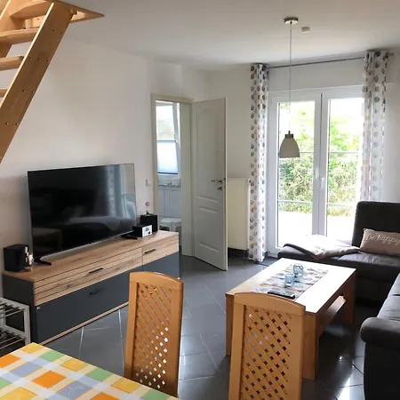 Апартаменты Bernstein-fewos Ca 15 Gehminuten Zum Ostseestrand Цемпин